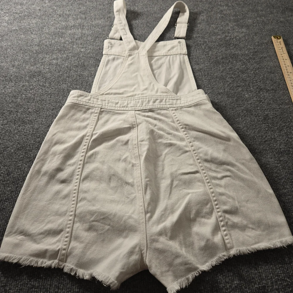 Cupcakes and Cashmere Carisma White Short Overalls Size 2‎